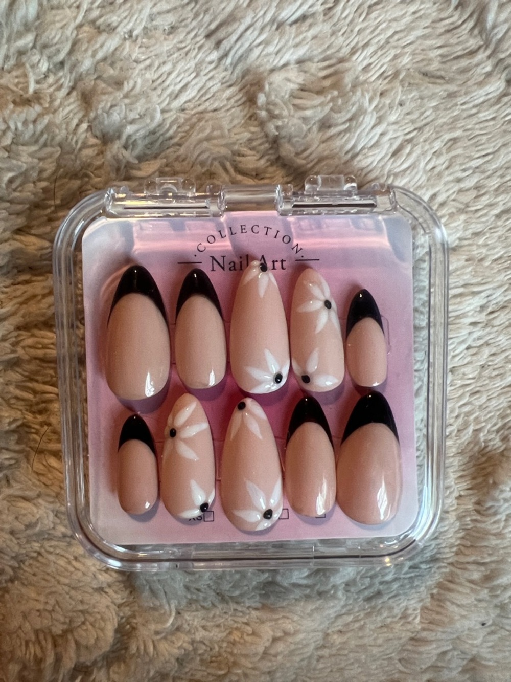 Nail Art Press-On Set in Nude with Black Tips and White Floral Detail